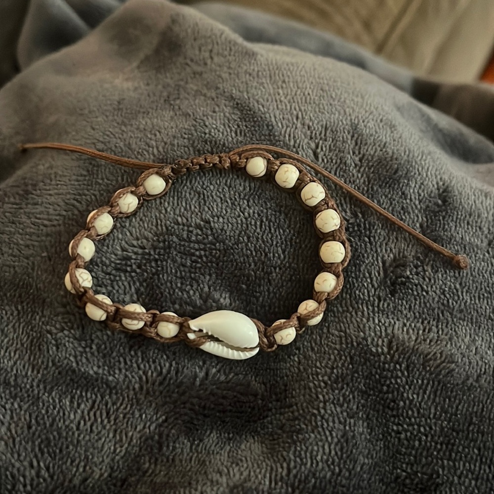 Beachy puka she’ll bracelet